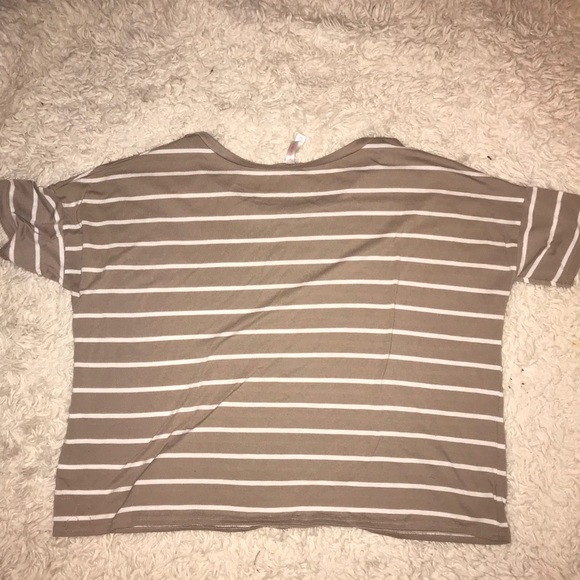 Brown and White Lose fitting T-shirt - Picture 3 of 3